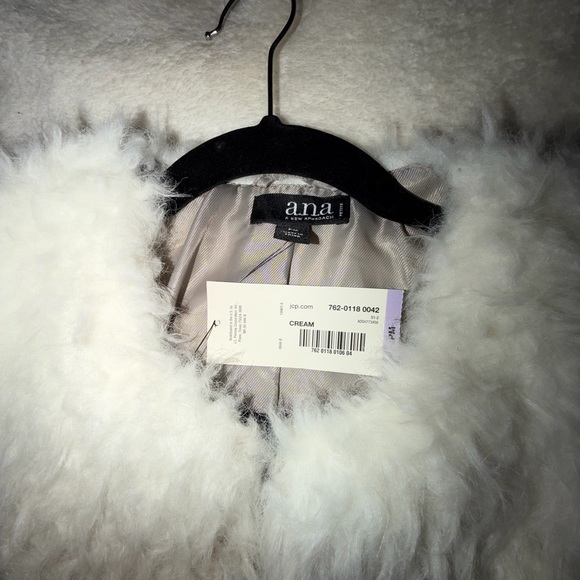 a.n.a Women's Cream Faux Fur Jacket - Picture 3 of 6